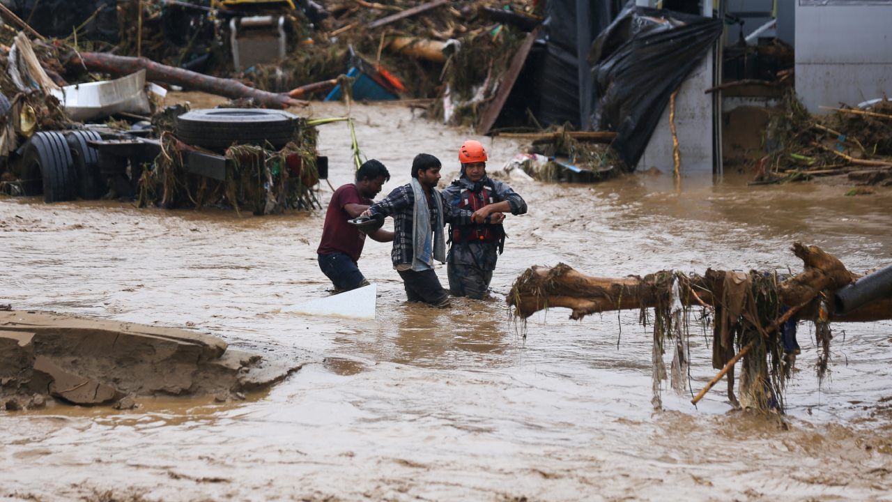 Flood Situation: নেপালের জলে ডুবছে বিহার, ভয় বাড়ছে বাংলাও, ফুঁসছে গঙ্গা-মহানন্দা