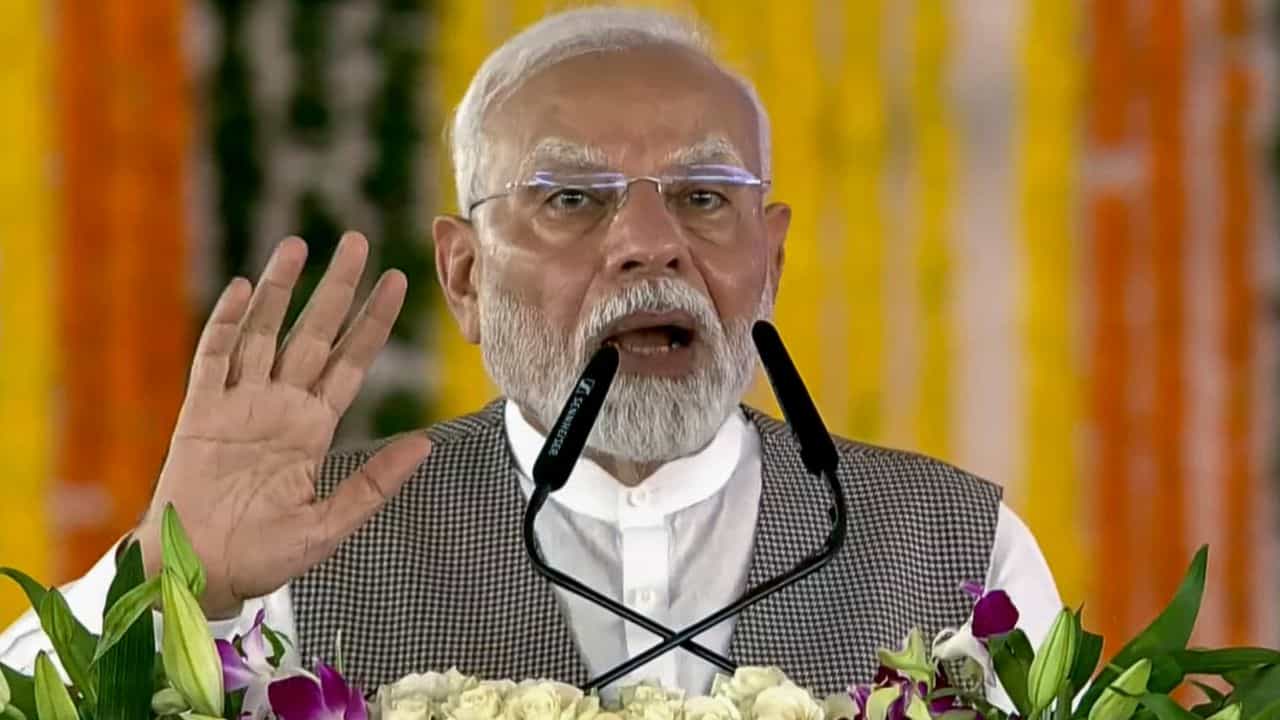 PM Narendra Modi: রবিবার ১১ হাজার কোটির একাধিক প্রকল্পের উদ্বোধন ও শিলান্যাস করবেন মোদী PM Narendra Modi: রবিবার ১১ হাজার কোটির একাধিক প্রকল্পের উদ্বোধন ও শিলান্যাস করবেন মোদী
