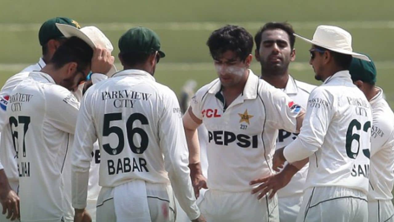 Pakistan Cricket: ওরা খেলে কম, বকবক করে বেশি... পাক ক্রিকেটারদের ধুয়ে দিলেন সে দেশের প্রাক্তনী