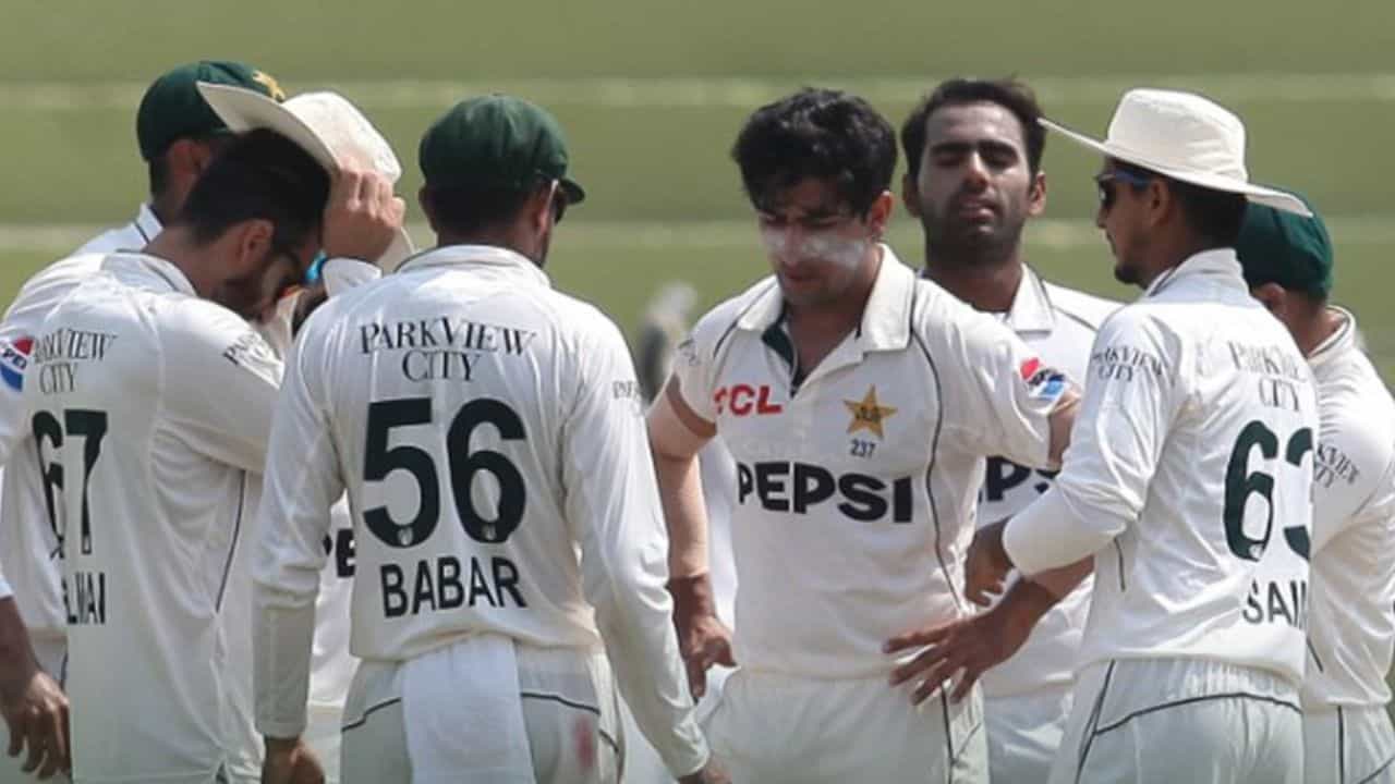 Pakistan Cricket: ওরা খেলে কম, বকবক করে বেশি... পাক ক্রিকেটারদের ধুয়ে দিলেন সে দেশের প্রাক্তনী Pakistan Cricket: ওরা খেলে কম, বকবক করে বেশি... পাক ক্রিকেটারদের ধুয়ে দিলেন সে দেশের প্রাক্তনী