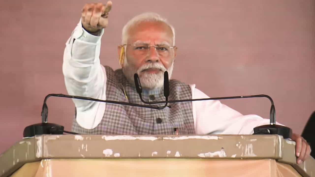 Prime Minister Narendra Modi: 'ভারতের বদনাম তাঁরাই করেন, যাঁদের মন...', নাম না করে রাহুলকে আক্রমণ মোদীর Prime Minister Narendra Modi: 'ভারতের বদনাম তাঁরাই করেন, যাঁদের মন...', নাম না করে রাহুলকে আক্রমণ মোদীর