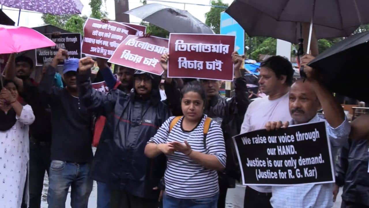Asansol: মূক-বধির, তবু প্রতিবাদে সোচ্চার হাতই আমাদের স্বর- জাস্টিস ফর আরজিকর