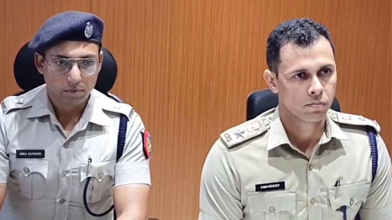 West Bengal Police: সমাজের 'হায়না-নেকড়েদের' হাত থেকে মেয়েদের বাঁচাতে নয়া উদ্যোগ পুলিশের, আসছে 'অপরাজিতা' West Bengal Police: সমাজের 'হায়না-নেকড়েদের' হাত থেকে মেয়েদের বাঁচাতে নয়া উদ্যোগ পুলিশের, আসছে 'অপরাজিতা'
