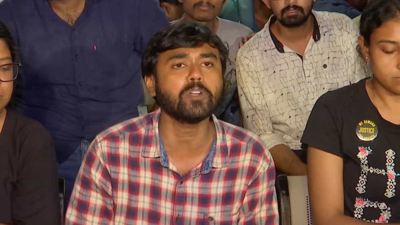 RG Kar Doctor's Press Meet: 'সরকার মিথ্যা বলছে, সুপ্রিম কোর্টে মিথ্যে বক্তব্য রাখছে, কপিল সিব্বলকে ধিক্কার', 'ধুয়ে দিলেন' জুনিয়র চিকিৎসকরা RG Kar Doctor's Press Meet: 'সরকার মিথ্যা বলছে, সুপ্রিম কোর্টে মিথ্যে বক্তব্য রাখছে, কপিল সিব্বলকে ধিক্কার', 'ধুয়ে দিলেন' জুনিয়র চিকিৎসকরা