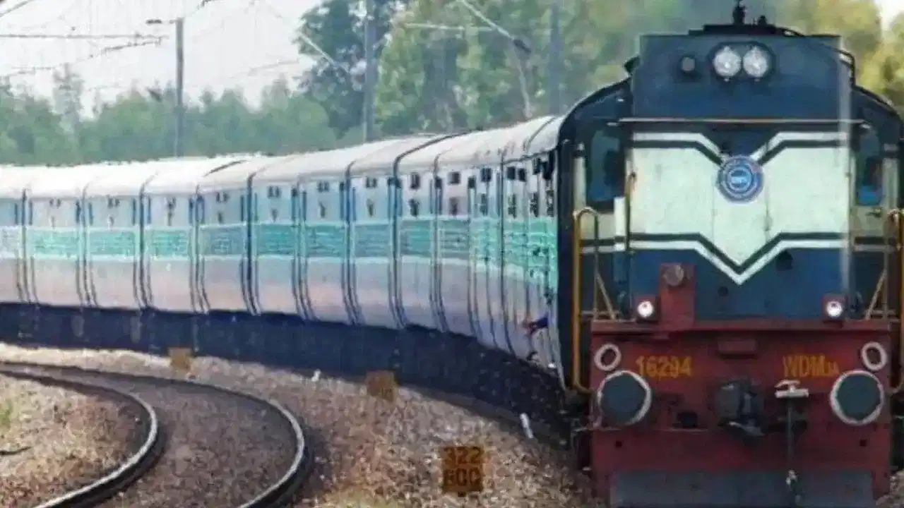 Railway: ৭০০০ বিশেষ ট্রেন, অতিরিক্ত টিকিট কাউন্টার, বড় আপডেট দিলেন রেলমন্ত্রী Railway: ৭০০০ বিশেষ ট্রেন, অতিরিক্ত টিকিট কাউন্টার, বড় আপডেট দিলেন রেলমন্ত্রী