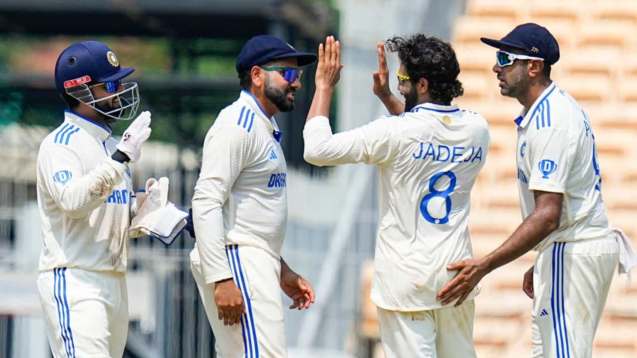 Ravindra Jadeja: চতুর্থ দিন যে কারণে নায়ক হয়ে উঠতে পারেন জাডেজা... Ravindra Jadeja: চতুর্থ দিন যে কারণে নায়ক হয়ে উঠতে পারেন জাডেজা...