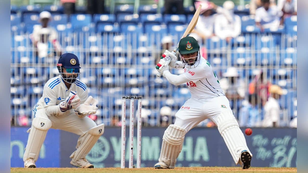 India vs Bangladesh: মেহেদি হাসানকে কুলদীপ বানিয়ে ছাড়লেন ঋষভ পন্থ, চিপকে এ কী কাণ্ড!