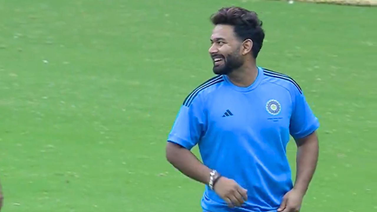 Rishabh Pant: ভিডিয়ো: প্রতিপক্ষর টিম হাডলে হঠাৎ হাজির 'খবরি' ঋষভ পন্থ Rishabh Pant: ভিডিয়ো: প্রতিপক্ষর টিম হাডলে হঠাৎ হাজির 'খবরি' ঋষভ পন্থ