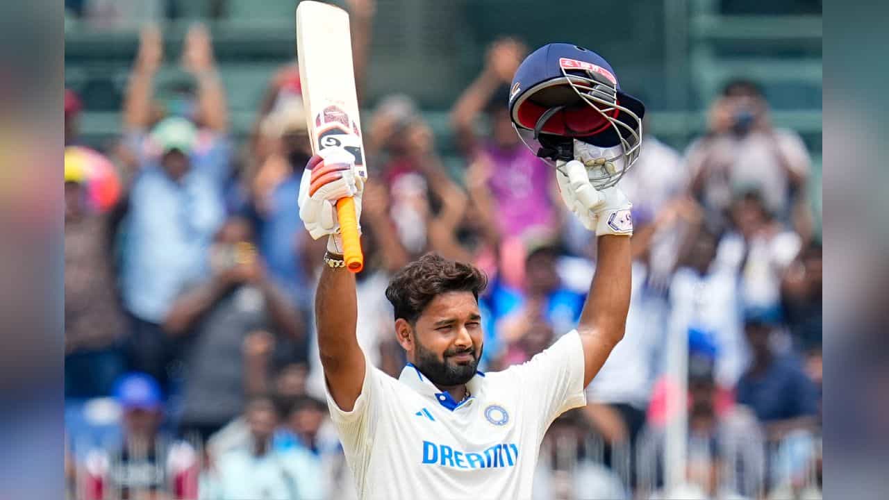 Rishabh Pant: সেঞ্চুরির রহস্য ফাঁস! ঋষভ পন্থকে ডেডলাইন দিয়েছিলেন রোহিত, তাতেই বাজিমাত Rishabh Pant: সেঞ্চুরির রহস্য ফাঁস! ঋষভ পন্থকে ডেডলাইন দিয়েছিলেন রোহিত, তাতেই বাজিমাত