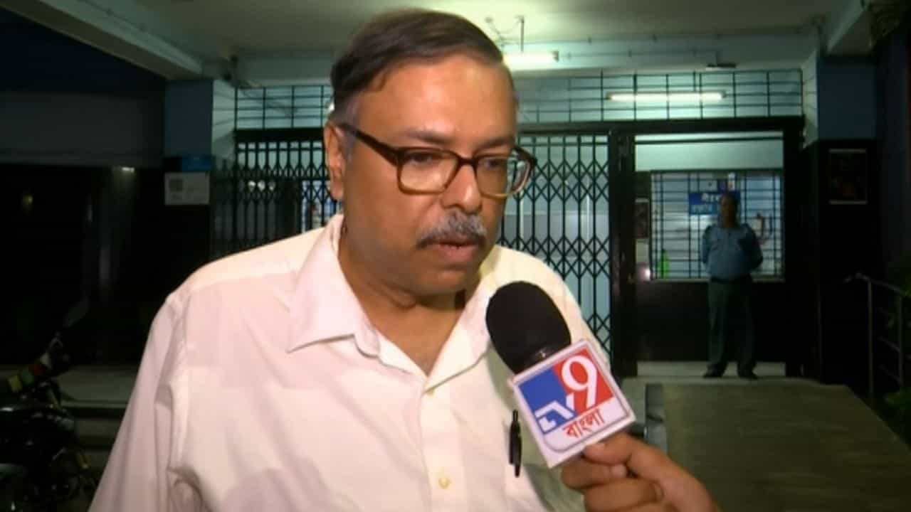 SSKM Hospital: উডবার্ন ওয়ার্ডে নেতাদের ভর্তি হওয়া নিয়ে বিস্ফোরক SSKM-র ডিন SSKM Hospital: উডবার্ন ওয়ার্ডে নেতাদের ভর্তি হওয়া নিয়ে বিস্ফোরক SSKM-র ডিন