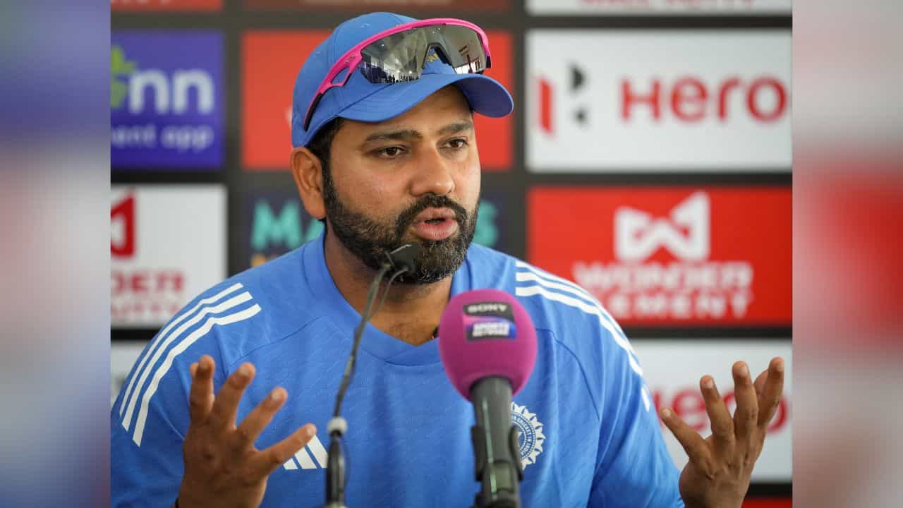 Rohit Sharma: রোহিতের প্রশংসায় মেতে সরফরাজ বললেন, তিনি 'লগান' এর আমির খান... Rohit Sharma: রোহিতের প্রশংসায় মেতে সরফরাজ বললেন, তিনি 'লগান' এর আমির খান...