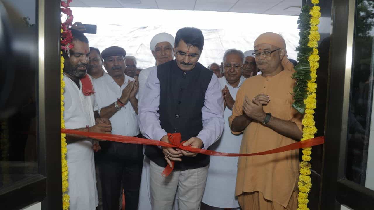 Save Soil: সদগুরুর জন্মদিনে মাটি বাঁচাতে বড় পদক্ষেপ গুজরাটের কৃষকদের Save Soil: সদগুরুর জন্মদিনে মাটি বাঁচাতে বড় পদক্ষেপ গুজরাটের কৃষকদের