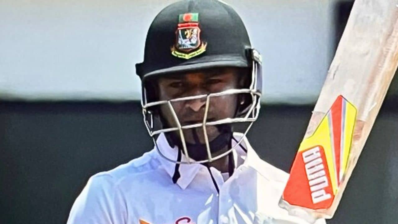Shakib Al Hasan: কালো মোটা সুতো মুখে নিয়ে ব্যাটিং সাকিবের, নেপথ্যে কালা জাদু নাকি অন্য কিছু? নেটিজ়েনরা বলছেন...
