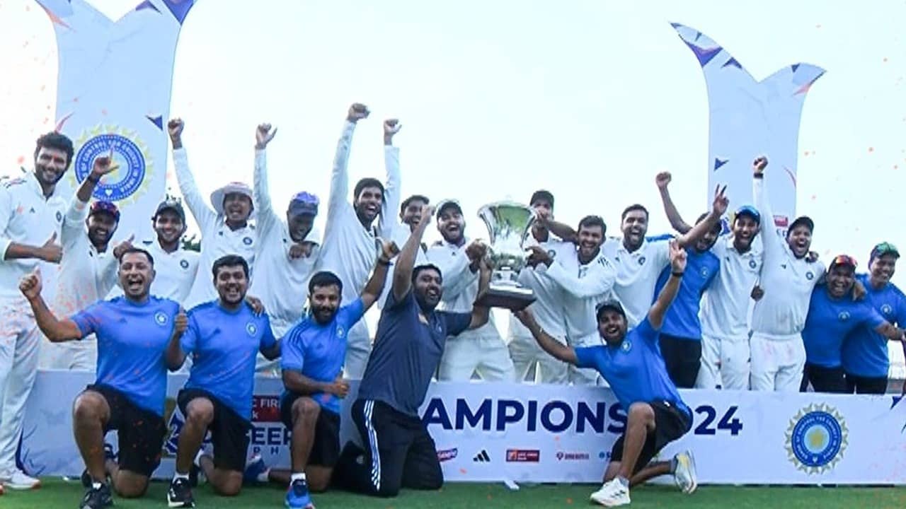 Duleep Trophy: শুভমনকে ছাড়াই দলীপ ট্রফি চ্যাম্পিয়ন ভারত এ-দল