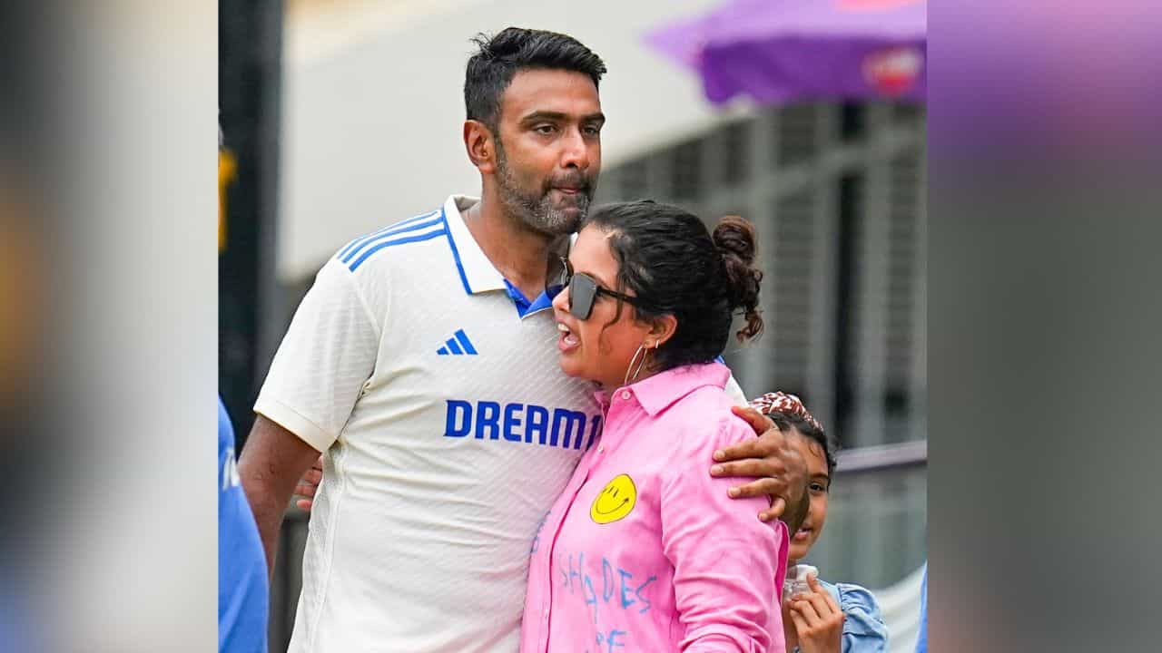 Ravichandran Ashwin: ভিডিয়ো: চেন্নাই টেস্টের সেঞ্চুরিয়ন ও ফাইফারের মালিক অশ্বিনের বড় 'ভুল' ধরালেন স্ত্রী প্রীতি Ravichandran Ashwin: ভিডিয়ো: চেন্নাই টেস্টের সেঞ্চুরিয়ন ও ফাইফারের মালিক অশ্বিনের বড় 'ভুল' ধরালেন স্ত্রী প্রীতি