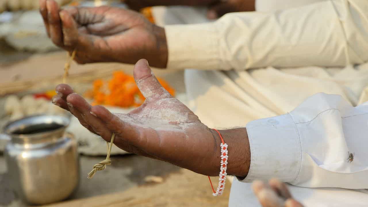 Pitru Paksha 2024: সন্তান হচ্ছে না, কিছুতেই মিটছে না দারিদ্র? পিতৃ দোষ নেই তো? বুঝবেন কী ভাবে? Pitru Paksha 2024: সন্তান হচ্ছে না, কিছুতেই মিটছে না দারিদ্র? পিতৃ দোষ নেই তো? বুঝবেন কী ভাবে?