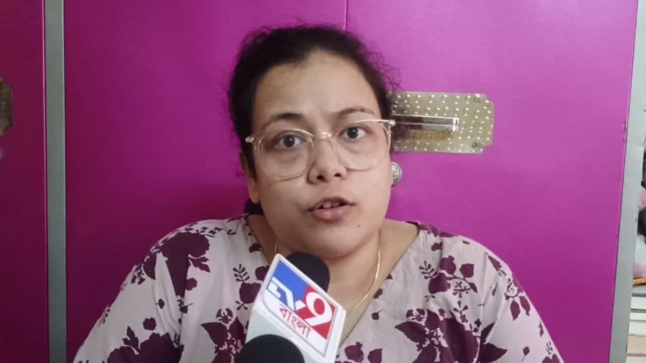 Doctor Protest: প্রতিবাদী মহিলা চিকিৎসককে আইনি লড়াইয়ের 'হুমকি', পরে আবার পোস্ট ডিলিট করলেন কাকলিপুত্র Doctor Protest: প্রতিবাদী মহিলা চিকিৎসককে আইনি লড়াইয়ের 'হুমকি', পরে আবার পোস্ট ডিলিট করলেন কাকলিপুত্র