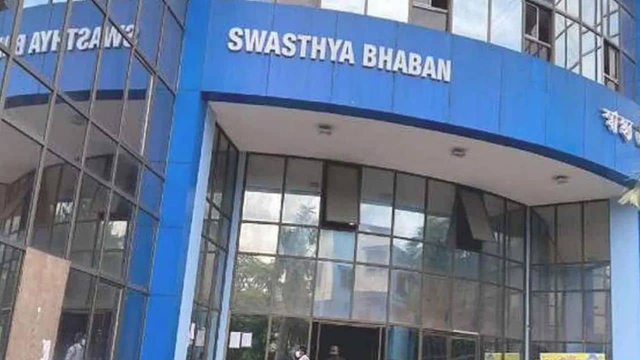 Swasthya Bhaban: আন্দোলনের মাঝেই এবার সিনিয়র চিকিৎসকদের বন্ড নিয়ে প্রশ্ন তুলল স্বাস্থ্য দফতর