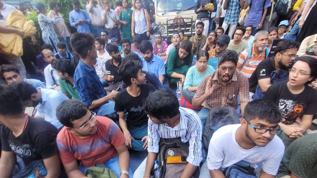Swasthya Bhawan Abhijan: শেষ সুপ্রিম সময়! কাজে যোগ দিলেন না জুনিয়র ডাক্তারেরা, অ্যাকশন নেবে পুলিশ?