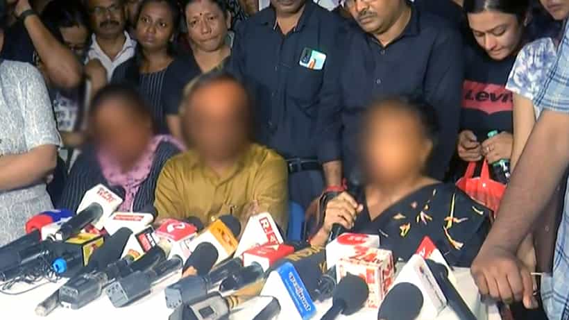 RG Kar: আজ রাত নটায় ৯ প্রদীপ জ্বালান, ডাক্তারদের জন্য ষষ্ঠীব্রত পালন তিলোত্তমার মায়ের