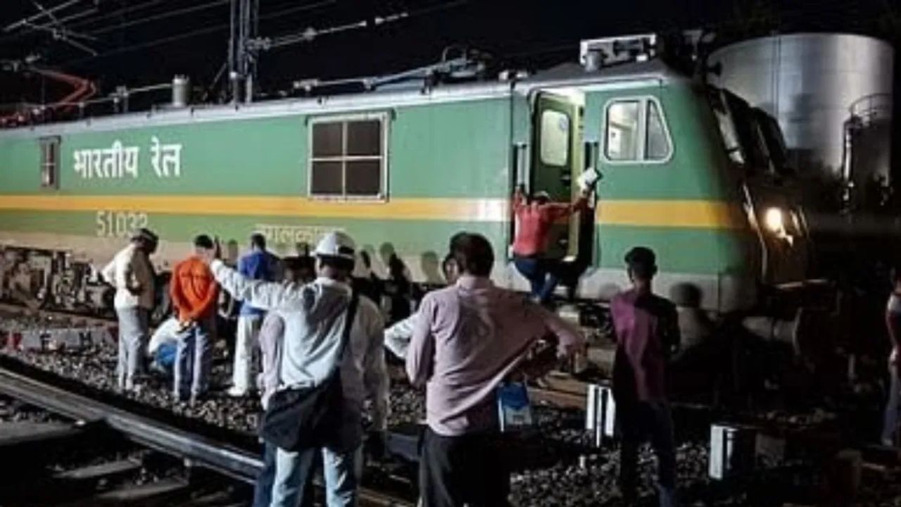 Train Accident: এবার হড়কে গেল ইঞ্জিন! এক সপ্তাহে দু'বার দুর্ঘটনা, এই ট্রাকেই কি তাহলে...