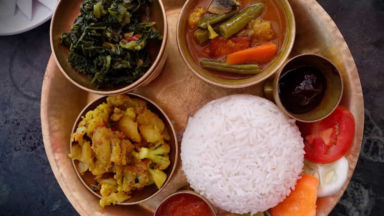 Weight Loss Diet: পুজোর আগে রোগা হবেন বলে ভাত-রুটি ছেড়েছেন? কাজ করার এনার্জি পেতে কী খাবেন? Weight Loss Diet: পুজোর আগে রোগা হবেন বলে ভাত-রুটি ছেড়েছেন? কাজ করার এনার্জি পেতে কী খাবেন?