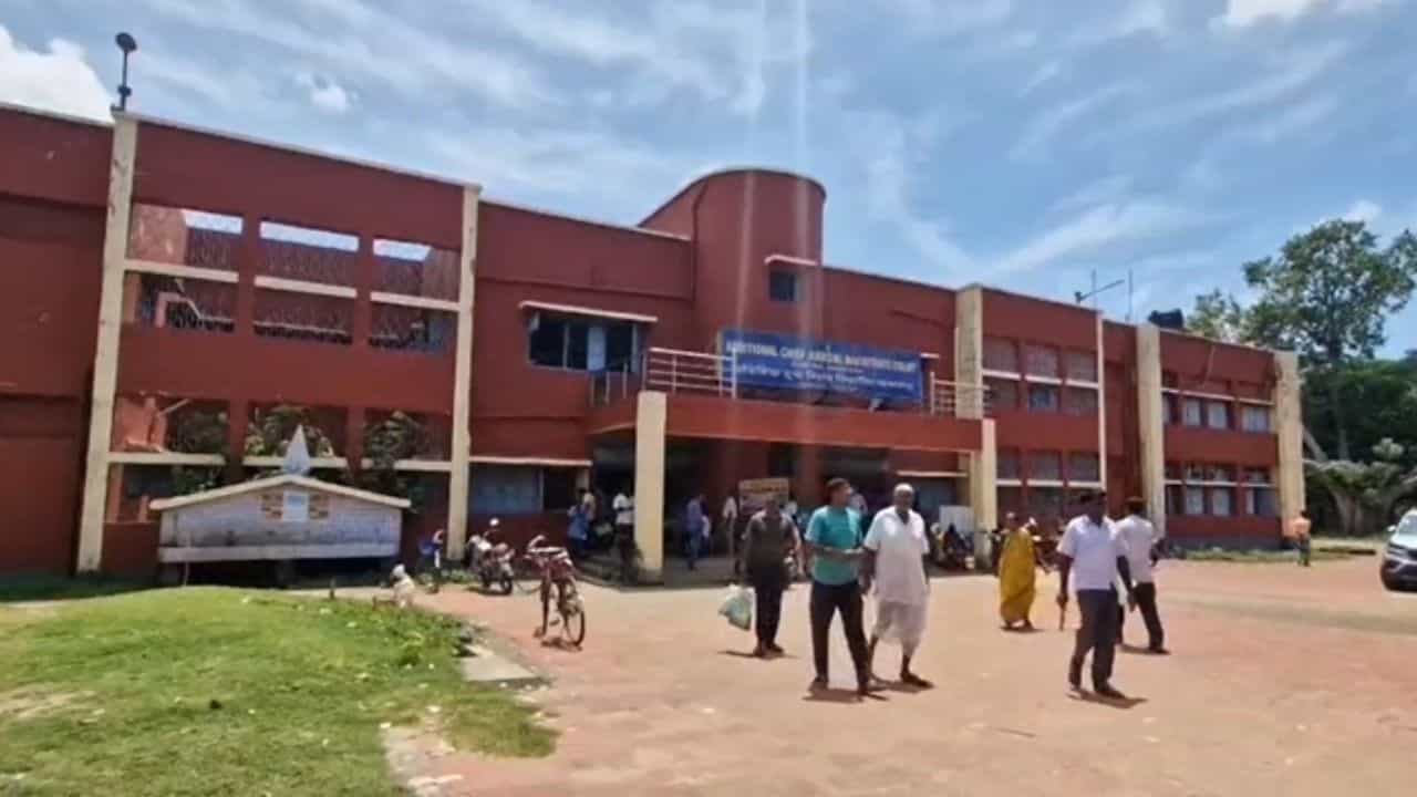 Bankura: পুকুর পাড়ে অচৈতন্য অবস্থায় বধূ উদ্ধার, শরীরে একাধিক ক্ষত Bankura: পুকুর পাড়ে অচৈতন্য অবস্থায় বধূ উদ্ধার, শরীরে একাধিক ক্ষত