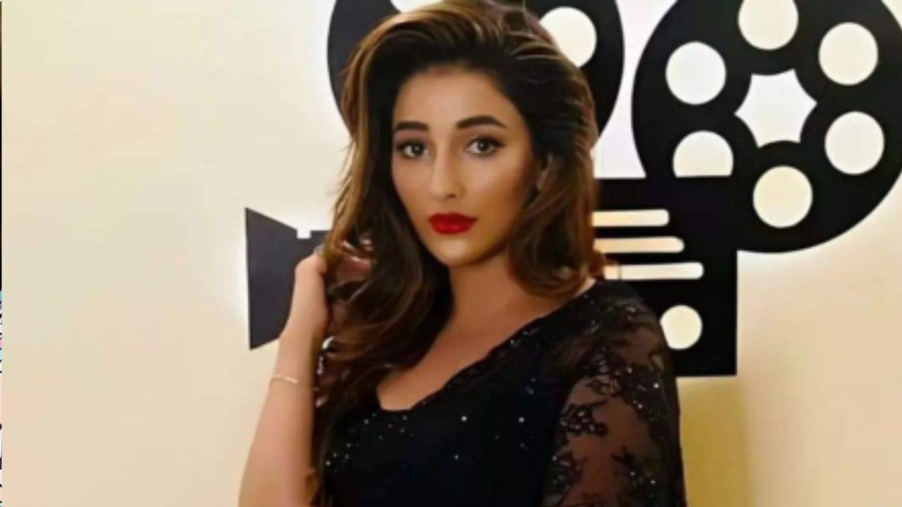 Viral Video: দুমুখো সাপের মুখোশ টেনে খোল, হঠাৎ কেন চটলেন এবার সায়ন্তিকা?