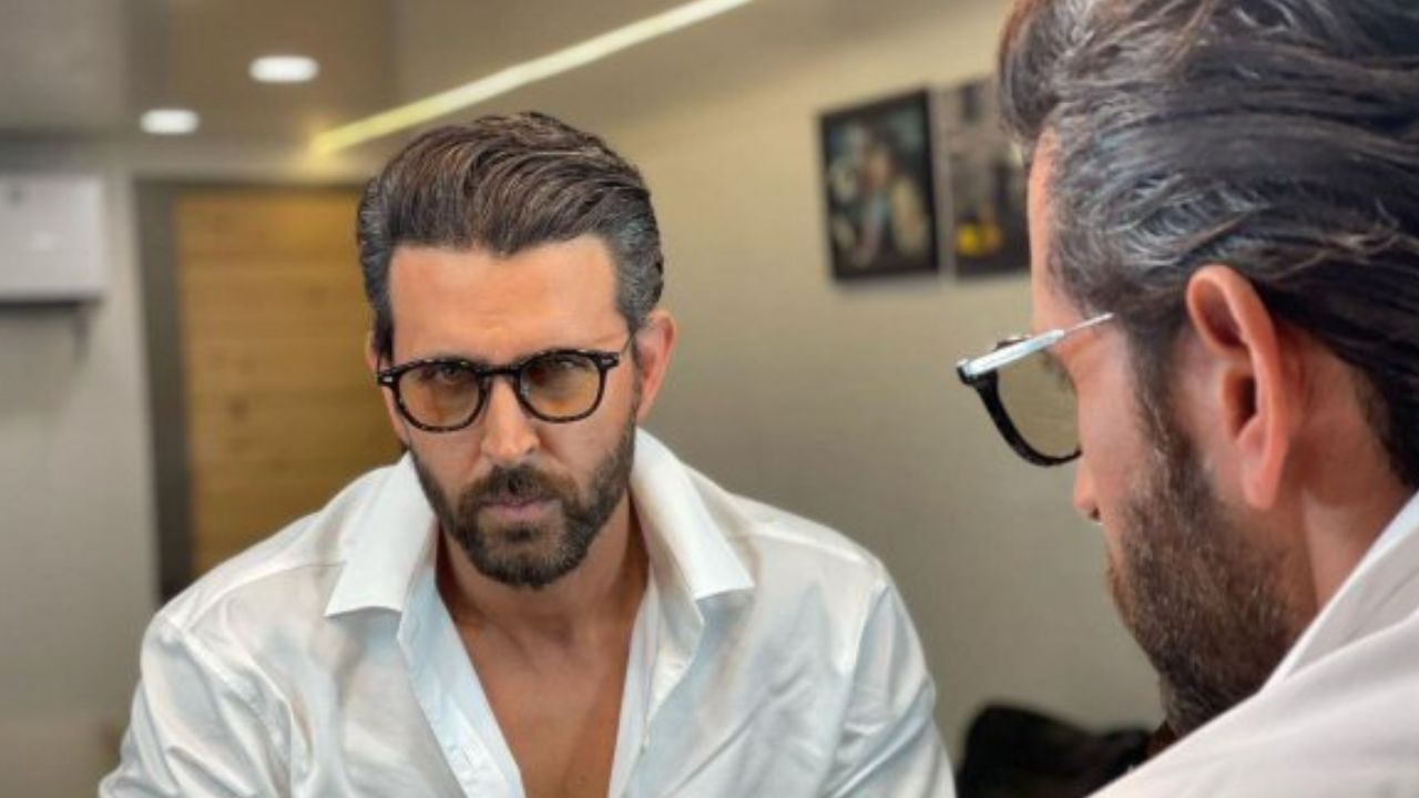 Hrithik Fitness: সামনেই পুজো, ৫০-এও থাকতে হয়ে উঠতে চান হ্যান্ডসম? রইল হৃত্বিকের সিক্রেট Hrithik Fitness: সামনেই পুজো, ৫০-এও থাকতে হয়ে উঠতে চান হ্যান্ডসম? রইল হৃত্বিকের সিক্রেট