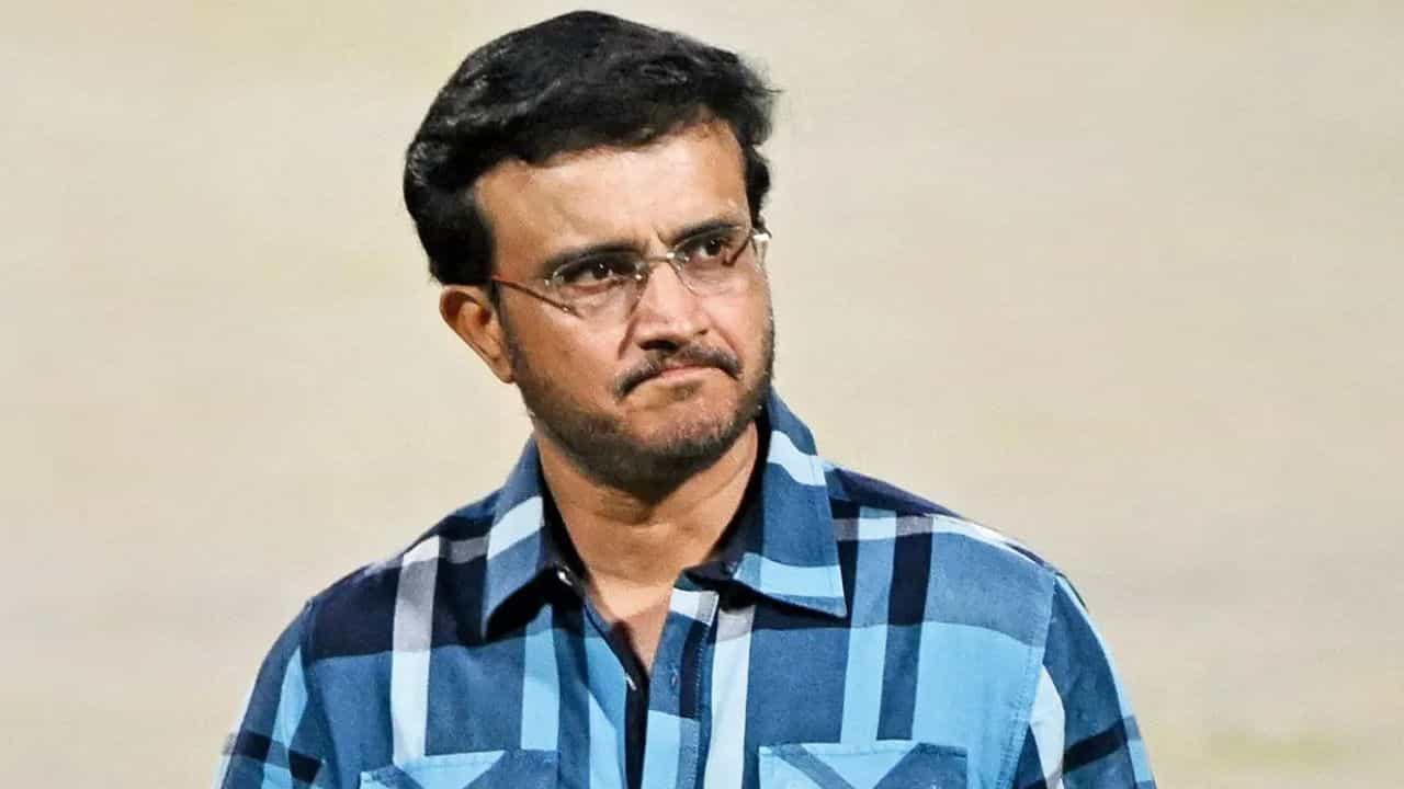 Sourav Ganguly: ঘরের চার দেওয়ালে কেমন মানুষ সৌরভ? স্ত্রীকে কোন কাজটি মোটেও করতে দেন না... Sourav Ganguly: ঘরের চার দেওয়ালে কেমন মানুষ সৌরভ? স্ত্রীকে কোন কাজটি মোটেও করতে দেন না...