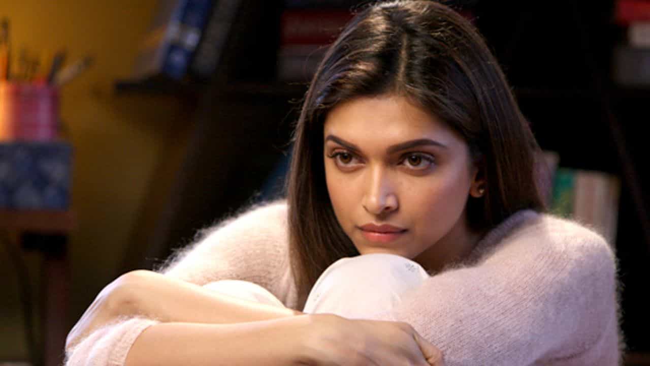 কথা রাখলেন না রণবীর? পথ চেয়ে বসে থাকা দীপিকার এ কী হাল? কথা রাখলেন না রণবীর? পথ চেয়ে বসে থাকা দীপিকার এ কী হাল?