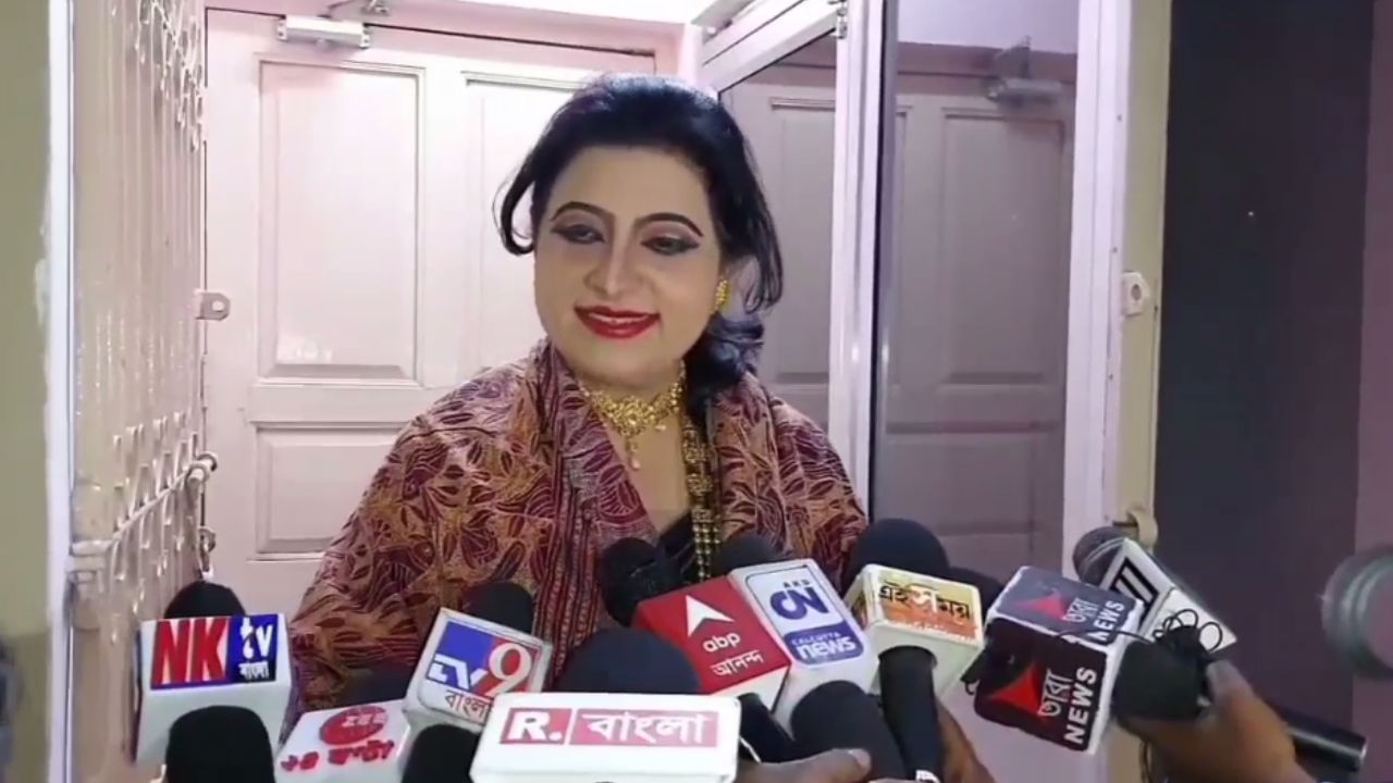 Dona Ganguly: 'রেপ-টেপ সব জায়গায় হয়, এত প্রতিবাদ কোথায় হচ্ছে?', মন্তব্য ডোনার Dona Ganguly: 'রেপ-টেপ সব জায়গায় হয়, এত প্রতিবাদ কোথায় হচ্ছে?', মন্তব্য ডোনার