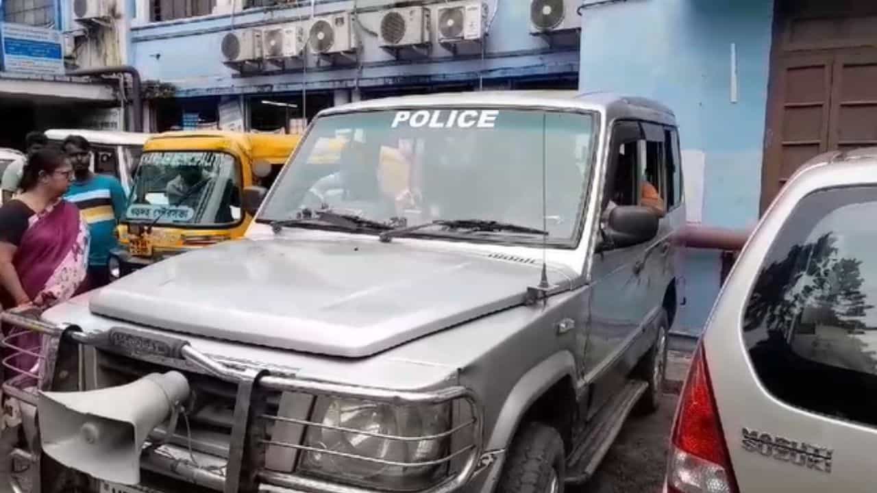 Woman Physically Assault: মহিলাকে গণধর্ষণের অভিযোগ, ধর্ষণের ভিডিয়ো তুলে ব্ল্যাকমেইল, গ্রেফতার ২ Woman Physically Assault: মহিলাকে গণধর্ষণের অভিযোগ, ধর্ষণের ভিডিয়ো তুলে ব্ল্যাকমেইল, গ্রেফতার ২