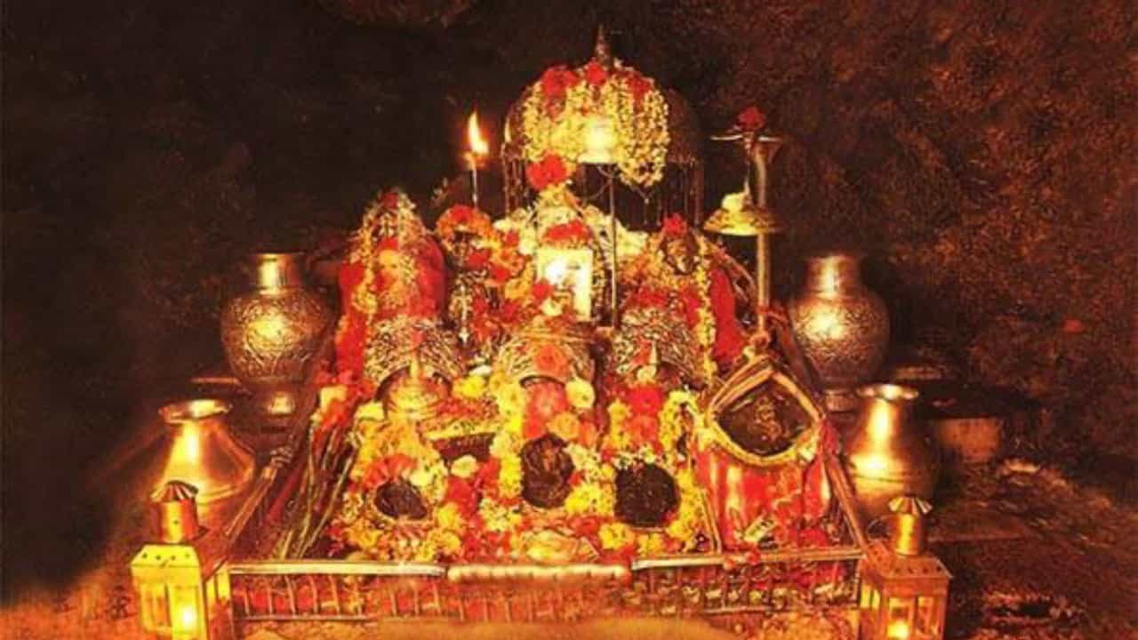 Vaishno Devi: বৈষ্ণো দেবী মন্দিরের পথে আচনকা নেমে এল মর্মান্তিক মৃত্যু! Vaishno Devi: বৈষ্ণো দেবী মন্দিরের পথে আচনকা নেমে এল মর্মান্তিক মৃত্যু!