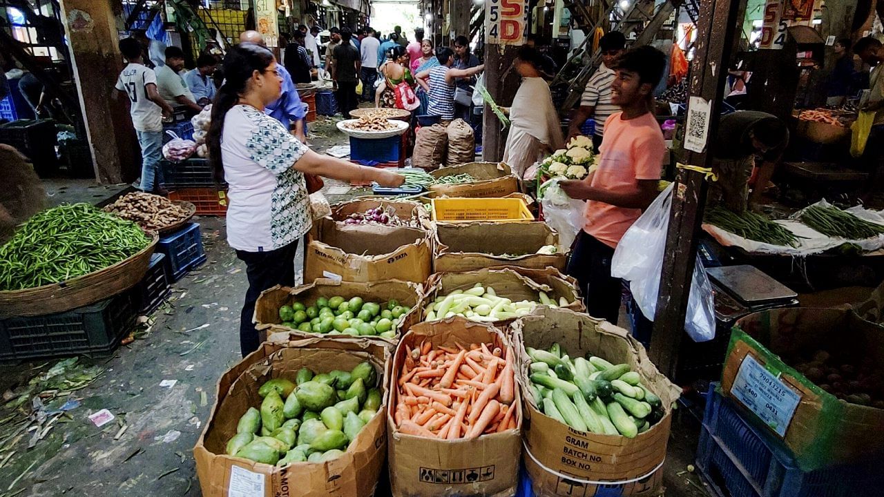 Vegetables Price Hike: একশো পার টম্যাটো, বিন্সের ডাবল সেঞ্চুরি, দানার ঝাপটায় কোন কোন সবজির দাম আকাশ ছুঁল দেখে নিন