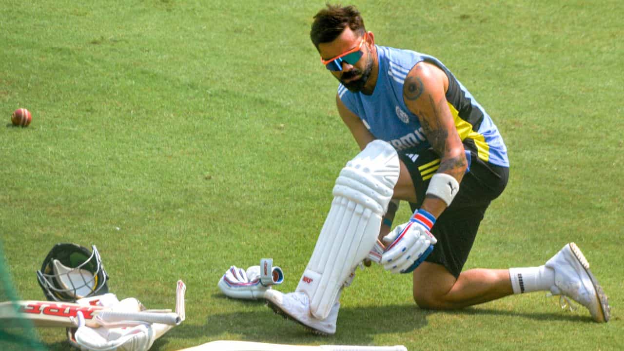 Virat Kohli: 'টাকা পেয়ে ধরাকে সরা জ্ঞান করছেন!', প্রকাশ্যে বিরাট কোহলিকে তুলোধনা Virat Kohli: 'টাকা পেয়ে ধরাকে সরা জ্ঞান করছেন!', প্রকাশ্যে বিরাট কোহলিকে তুলোধনা