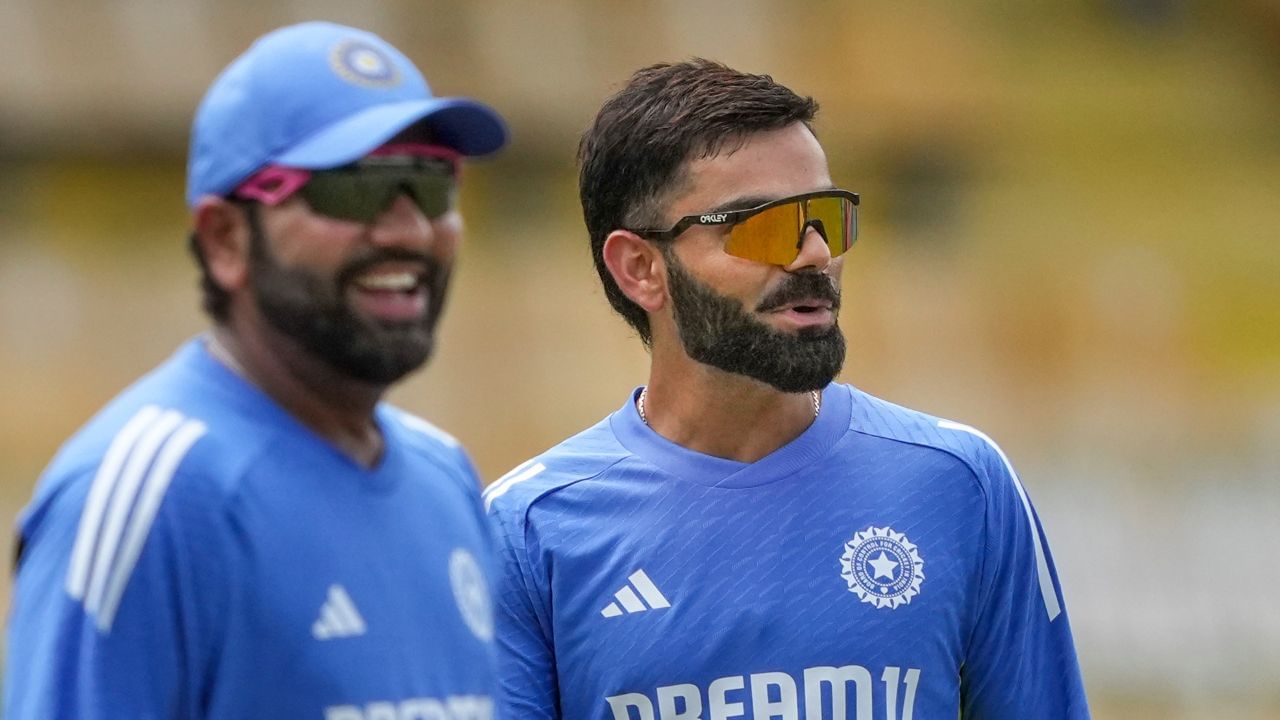 Virat Kohli: আয় কোটি কোটি, রোহিত-বিরাট বছরে কত ট্যাক্স দেন? Virat Kohli: আয় কোটি কোটি, রোহিত-বিরাট বছরে কত ট্যাক্স দেন?