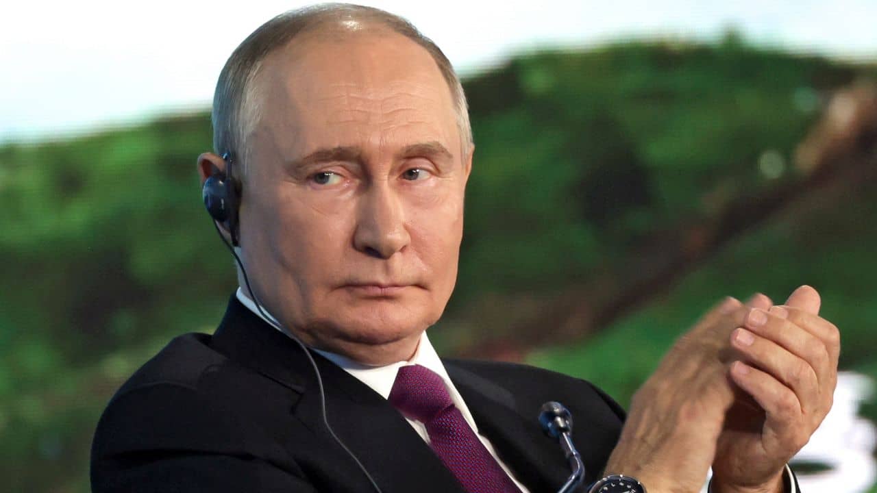 Vladimir Putin: পশ্চিমী দুনিয়াকে পারমাণবিক হুঁশিয়ারি পুতিনের