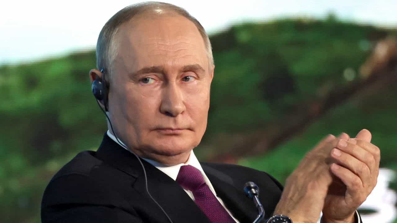 Vladimir Putin: পশ্চিমী দুনিয়াকে 'পারমাণবিক' হুঁশিয়ারি পুতিনের Vladimir Putin: পশ্চিমী দুনিয়াকে 'পারমাণবিক' হুঁশিয়ারি পুতিনের