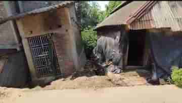 Paschim Medinipur: নরম হয়ে গেল নদী বাঁধের মাটি, ধসে পড়ল চারটি পাকা বাড়ি