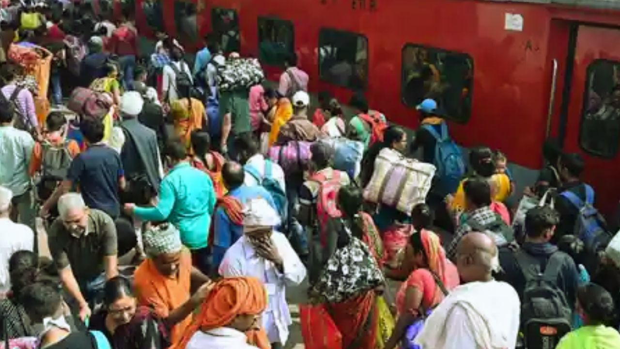 Train Ticket Rules: ওয়েটিং লিস্টের টিকিট নিয়ে ট্রেনে উঠলেই কড়া পদক্ষেপ, বড় সিদ্ধান্ত রেলের