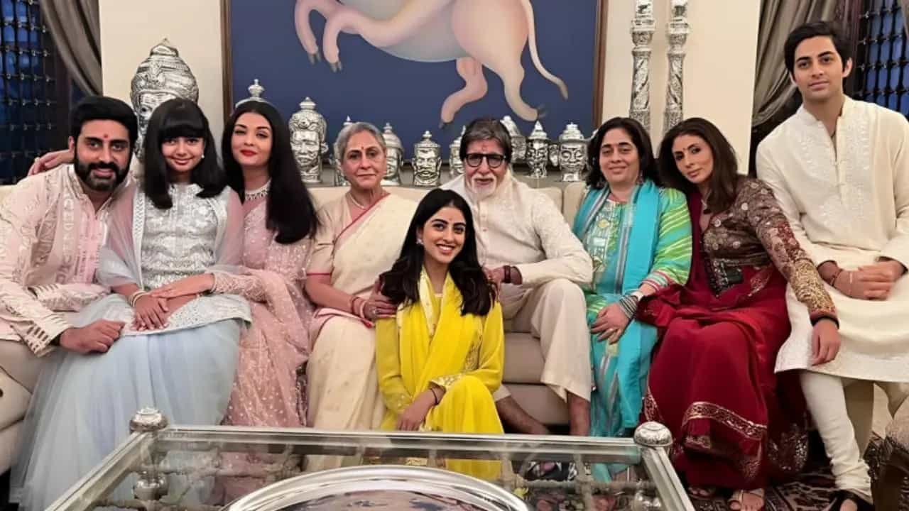Bachchan Family Assets: বঞ্চিত ঐশ্বর্য, বচ্চন পরিবারের সম্পত্তির ভাগ নিয়ে কী জানান অমিতাভ? Bachchan Family Assets: বঞ্চিত ঐশ্বর্য, বচ্চন পরিবারের সম্পত্তির ভাগ নিয়ে কী জানান অমিতাভ?