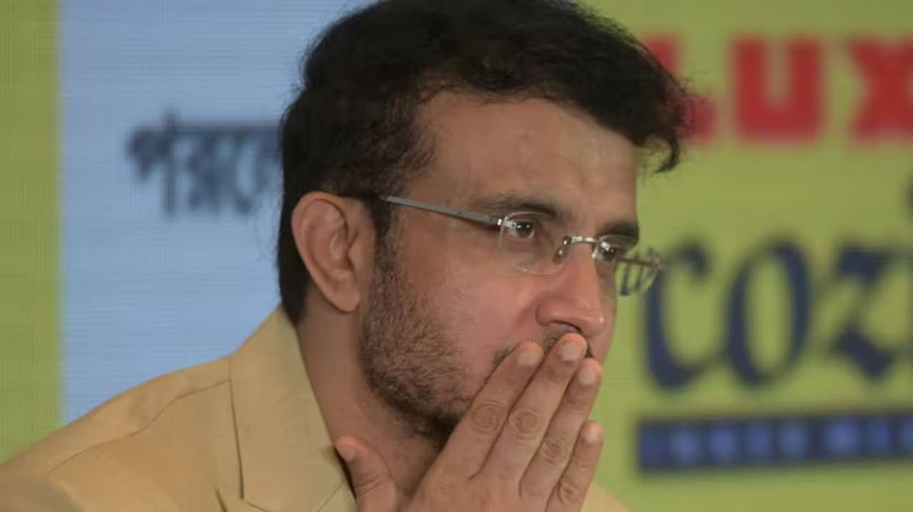 Sourav Ganguly: চাকরি খুঁজছেন সৌরভ? কার রোজগার দেখে নিজেকে আর আটকে রাখতে পারলেন না মহারাজ!