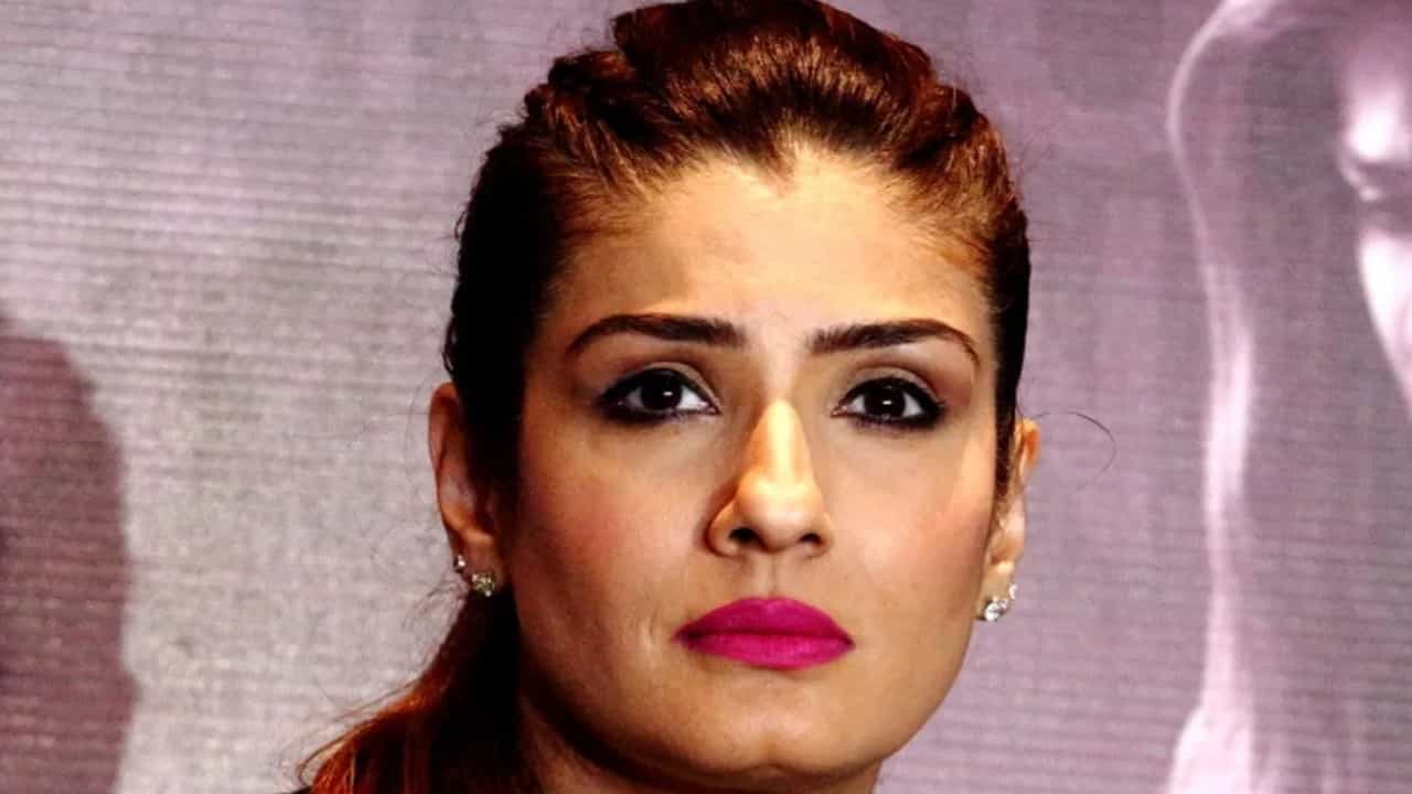 লন্ডনের রাস্তায় আতঙ্কিত ,ভীত একা রবিনা! ছুটে গেলেন নিরাপত্তারক্ষীর কাছে লন্ডনের রাস্তায় আতঙ্কিত ,ভীত একা রবিনা! ছুটে গেলেন নিরাপত্তারক্ষীর কাছে