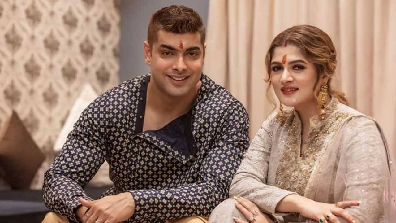 ডিভোর্স হয়নি এখনও, আবার প্রেমে পড়লেন শ্রাবন্তীর প্রাক্তন স্বামী রোশন ডিভোর্স হয়নি এখনও, আবার প্রেমে পড়লেন শ্রাবন্তীর প্রাক্তন স্বামী রোশন