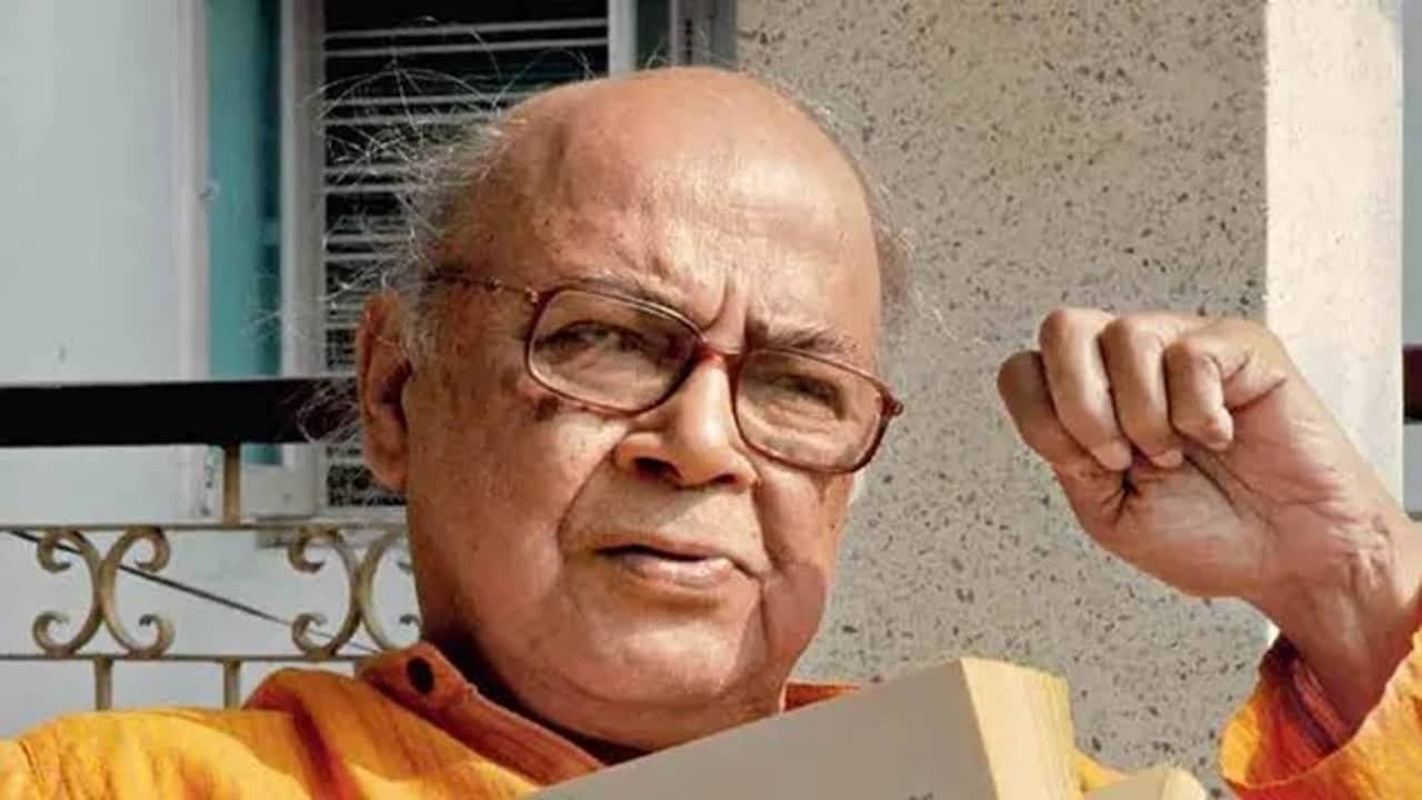 আজই বাড়ি ফেরার কথা ছিল মনোজ মিত্রের, কেন শেষ বেলায় সিদ্ধান্ত বদল?