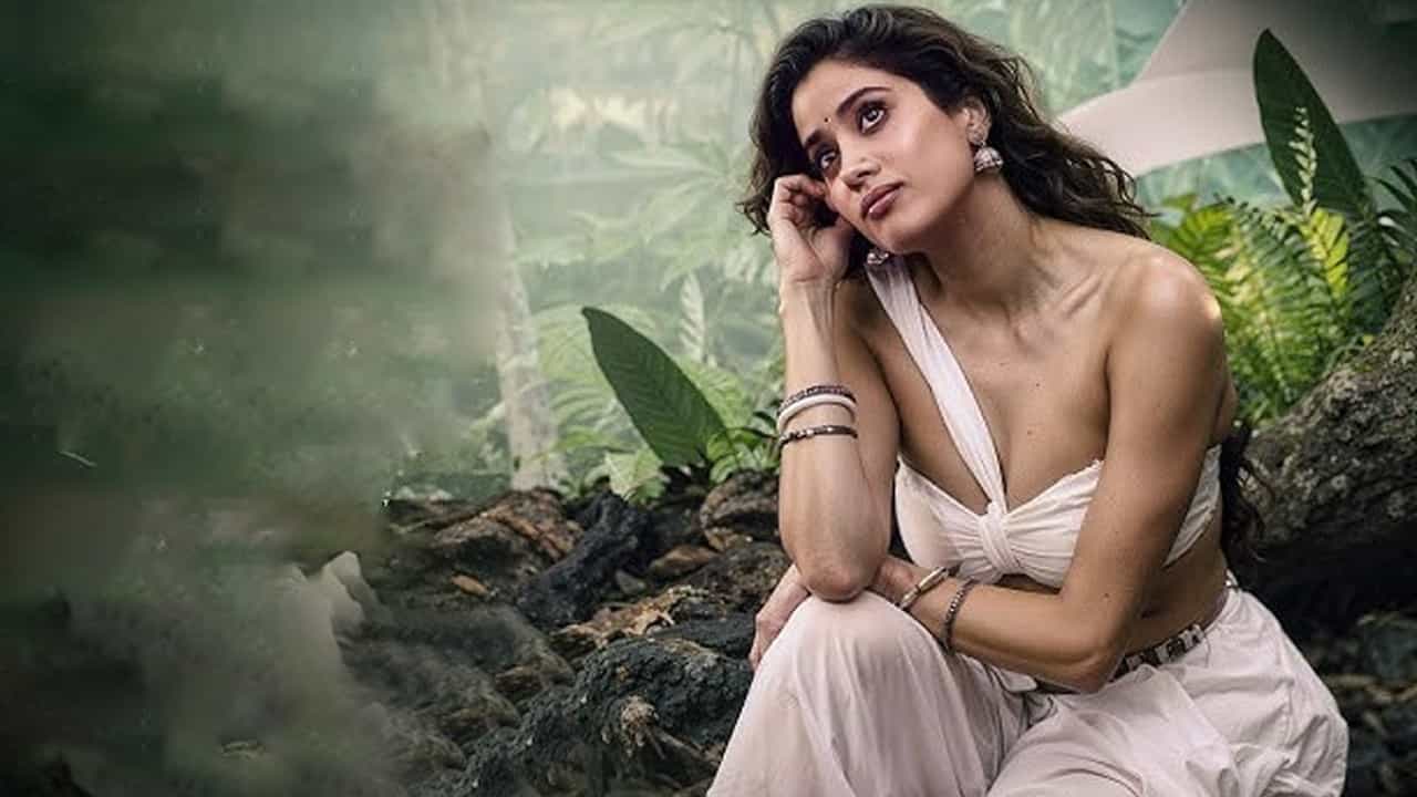 জাহ্নবীর ছবি দেখতে গিয়ে মৃত্যু ভক্তের, কোথায় ঘটল এই ঘটনা? জাহ্নবীর ছবি দেখতে গিয়ে মৃত্যু ভক্তের, কোথায় ঘটল এই ঘটনা?