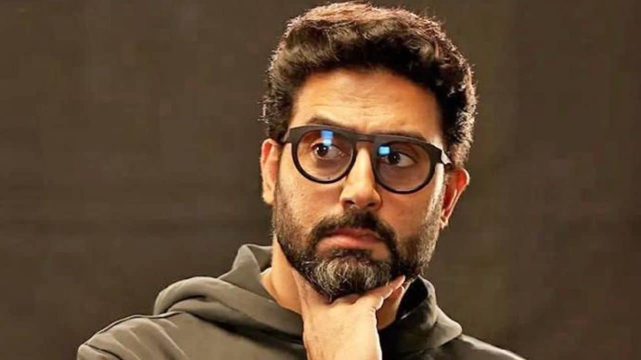 অভিষেকের গোপনে ছবি তোলাই কাল! লাল জামা পরে তেড়ে এলেন কে?