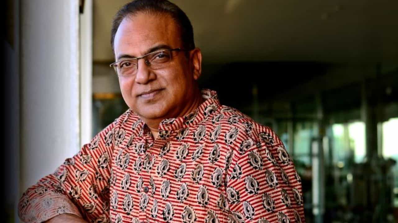 টলি-নায়িকাকে যৌন হেনস্থার অভিযোগ, সাসপেন্ড হয়ে কী বলছেন অরিন্দম শীল? টলি-নায়িকাকে যৌন হেনস্থার অভিযোগ, সাসপেন্ড হয়ে কী বলছেন অরিন্দম শীল?