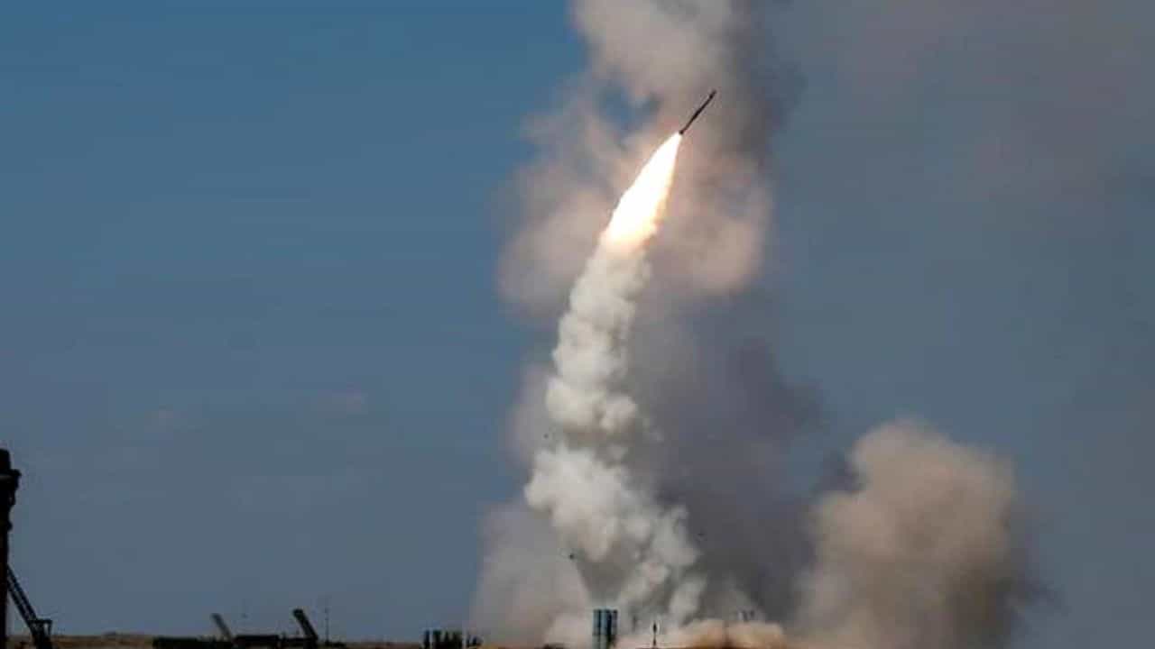 Missile Attack On Ukraine: হাসপাতাল ও শিক্ষা প্রতিষ্ঠানে আছড়ে পড়ল মিসাইল, প্রাণ গেল ৪১ জনের Missile Attack On Ukraine: হাসপাতাল ও শিক্ষা প্রতিষ্ঠানে আছড়ে পড়ল মিসাইল, প্রাণ গেল ৪১ জনের